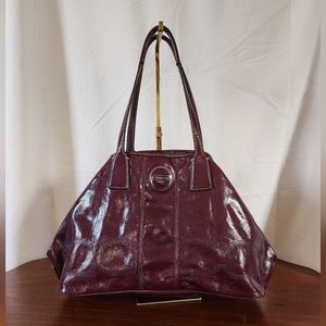 Spotless deep plum "Nora" Kisslock in patent leather.